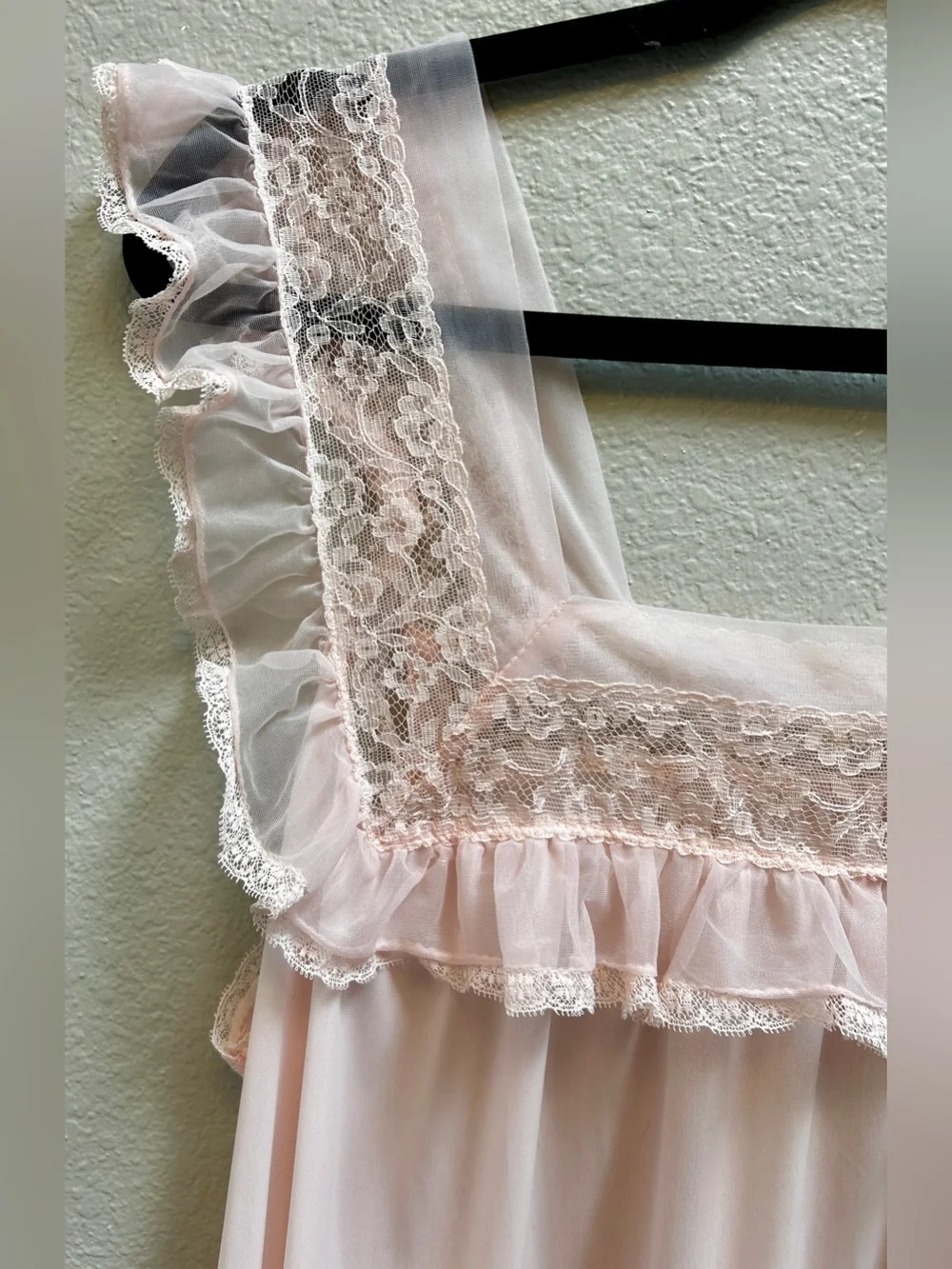 Vintage Satin Nylon Pale Pink Long Nightgown Gown Lace Detail Ruffle Size Medium - Picture 2 of 6